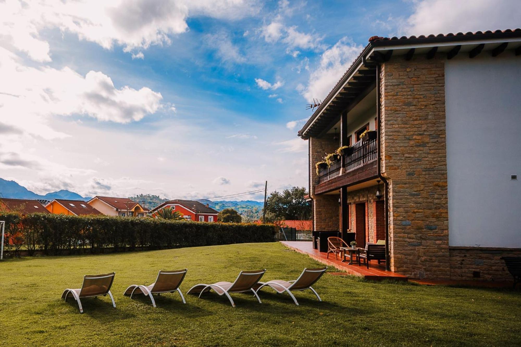 Villa Tiviti Oviedo Exterior photo
