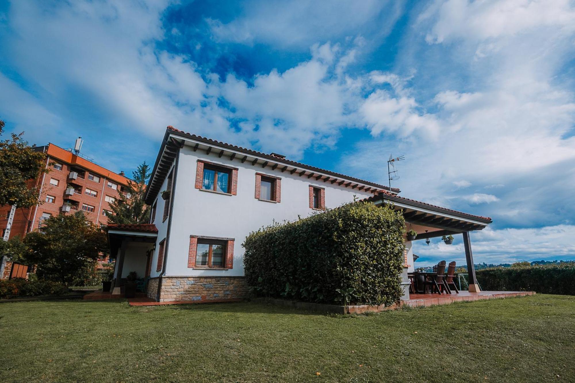 Villa Tiviti Oviedo Exterior photo