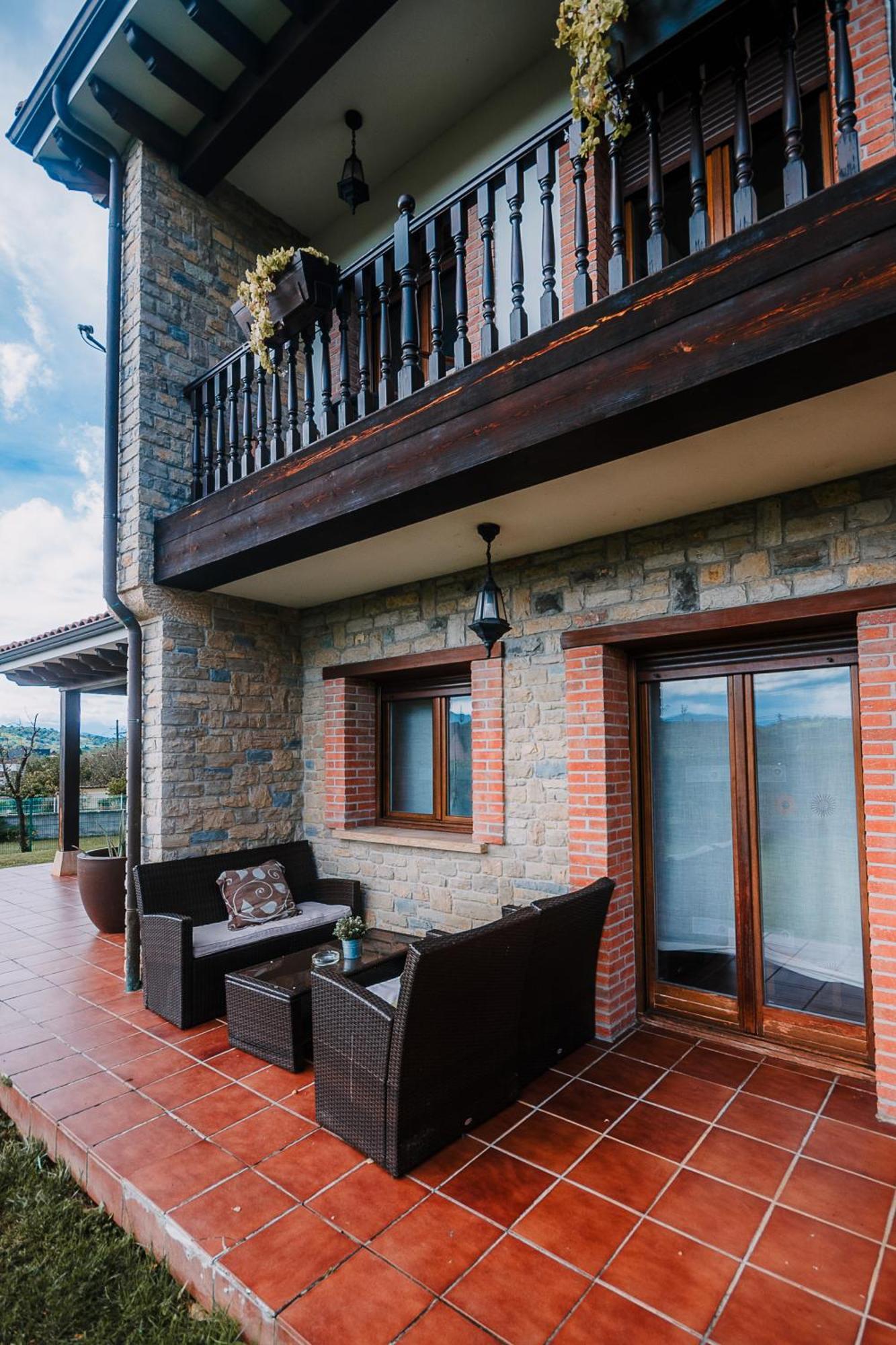 Villa Tiviti Oviedo Exterior photo