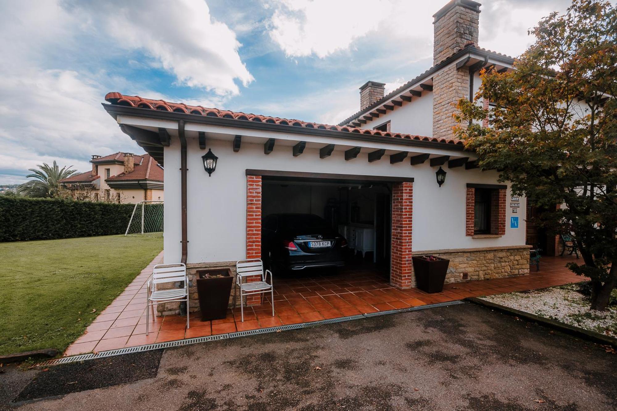 Villa Tiviti Oviedo Exterior photo