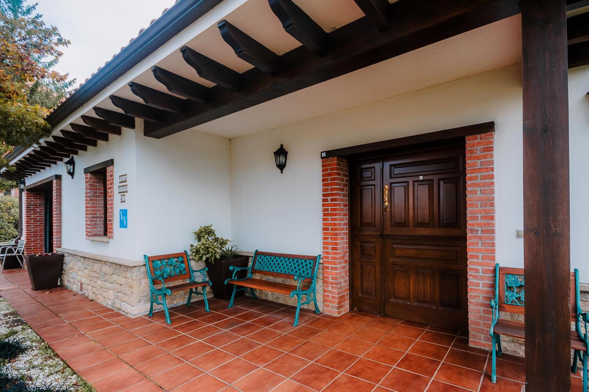 Villa Tiviti Oviedo Exterior photo