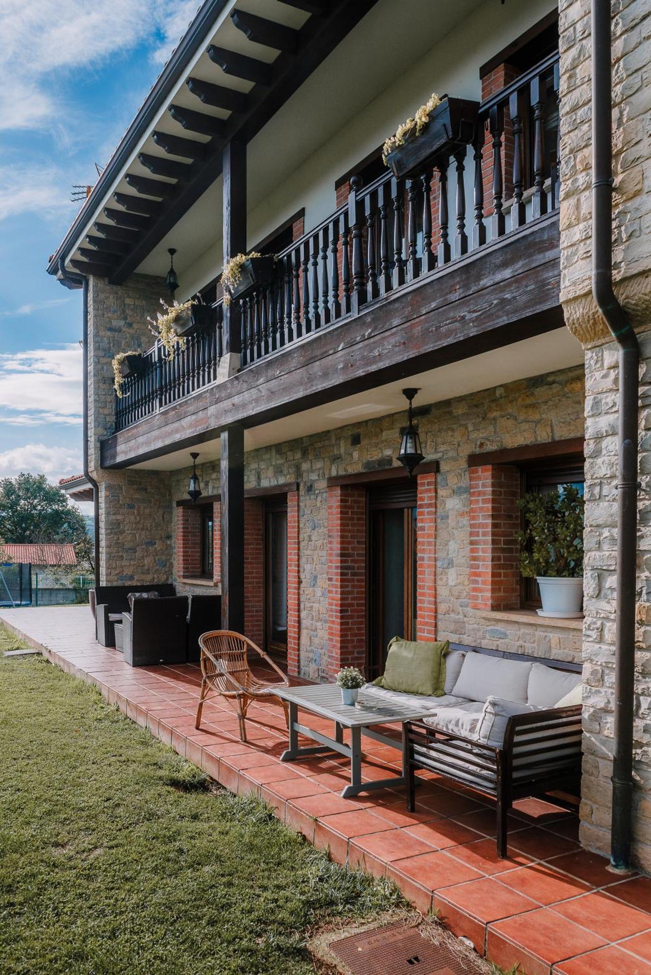 Villa Tiviti Oviedo Exterior photo