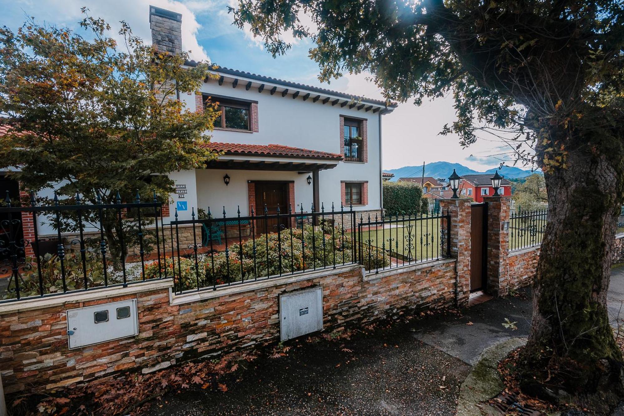 Villa Tiviti Oviedo Exterior photo