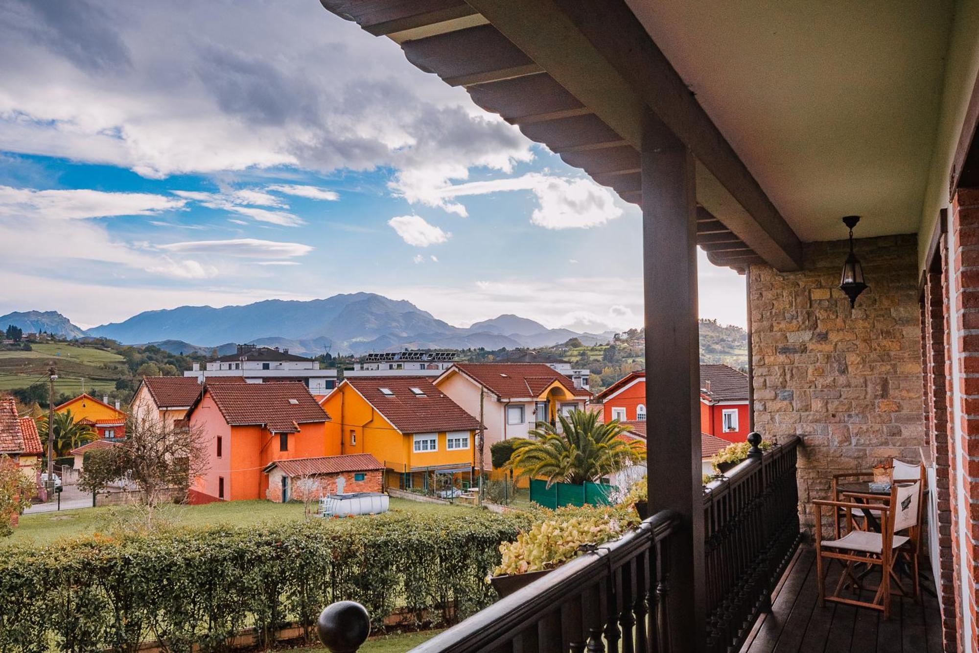 Villa Tiviti Oviedo Exterior photo