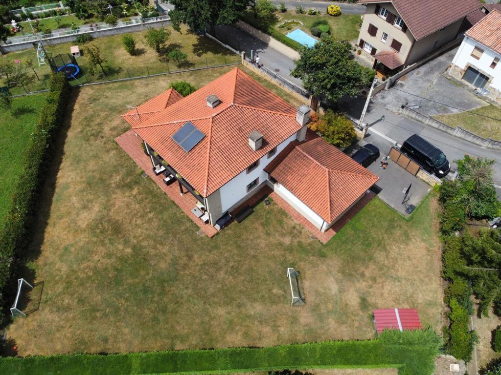 Villa Tiviti Oviedo Exterior photo